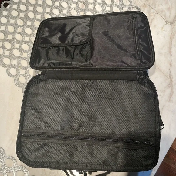 Large Makeup Suitcase - Picture 5 of 10